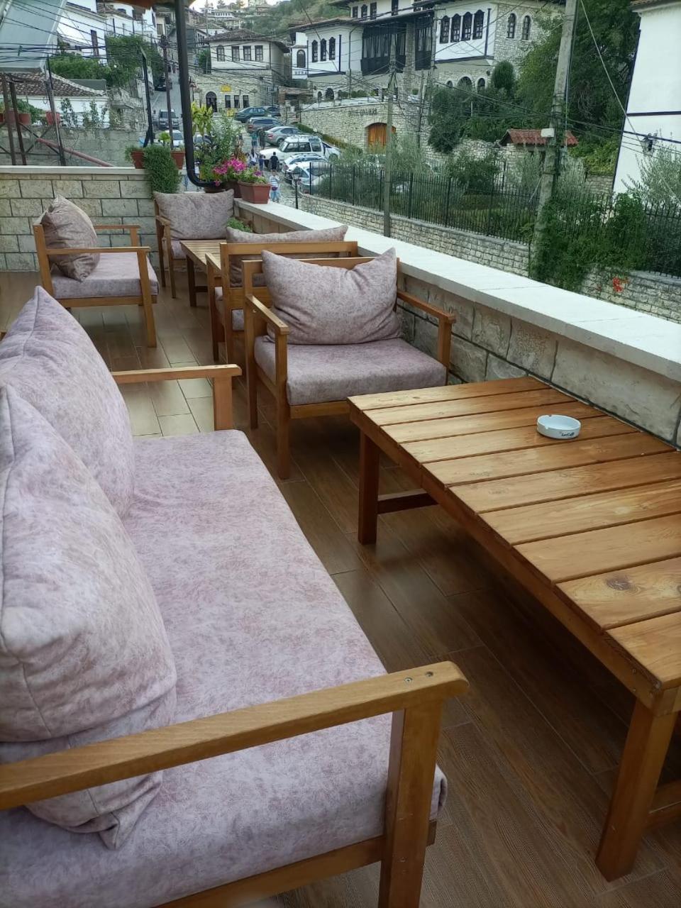 Twins Villa Mangalem 베라트 외부 사진