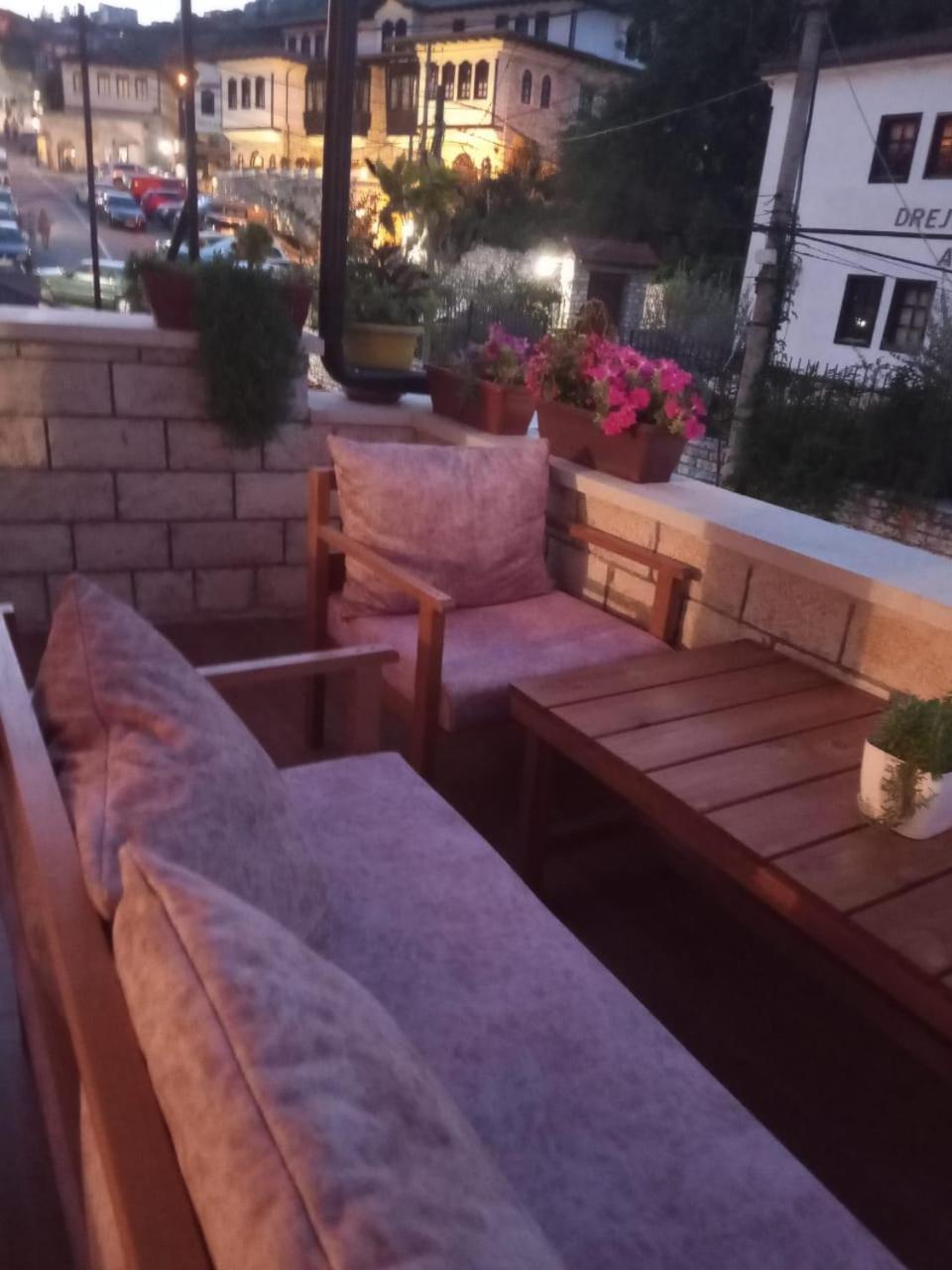 Twins Villa Mangalem 베라트 외부 사진